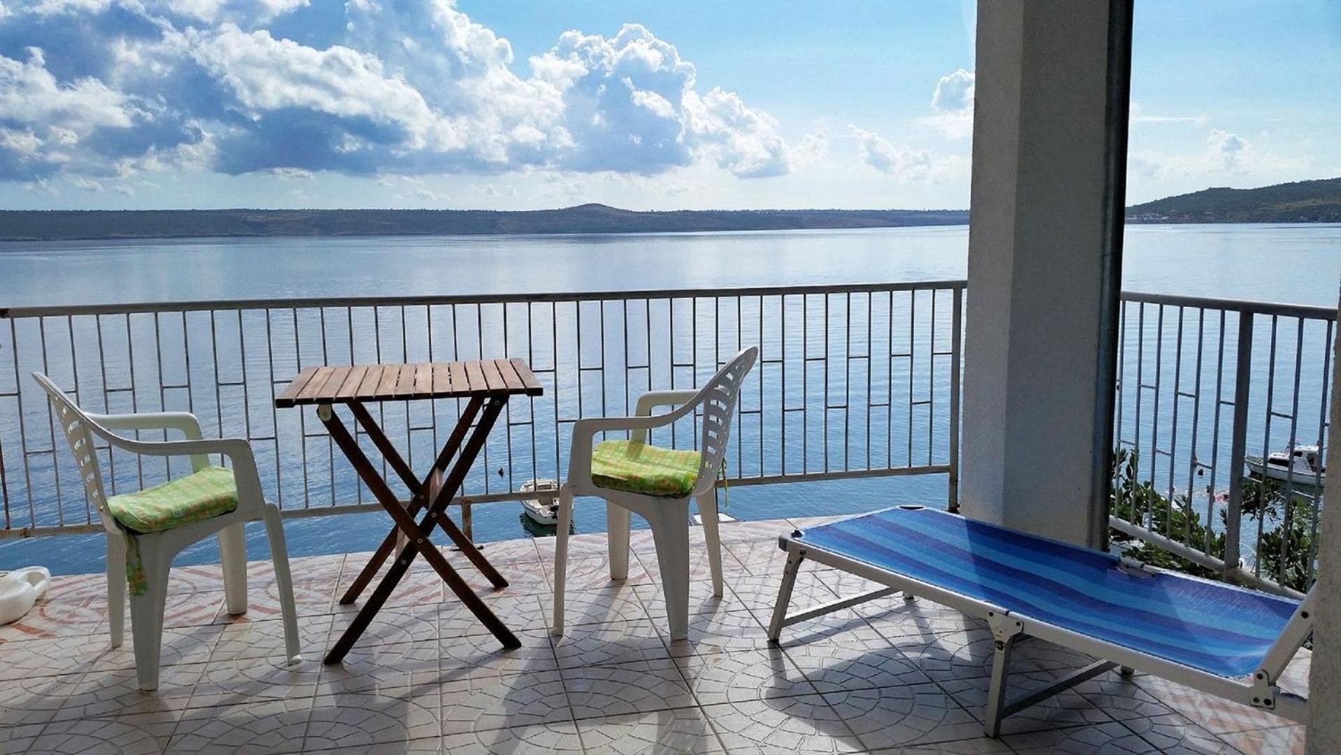 Apartments Dubravko Maslenica Bagian luar foto