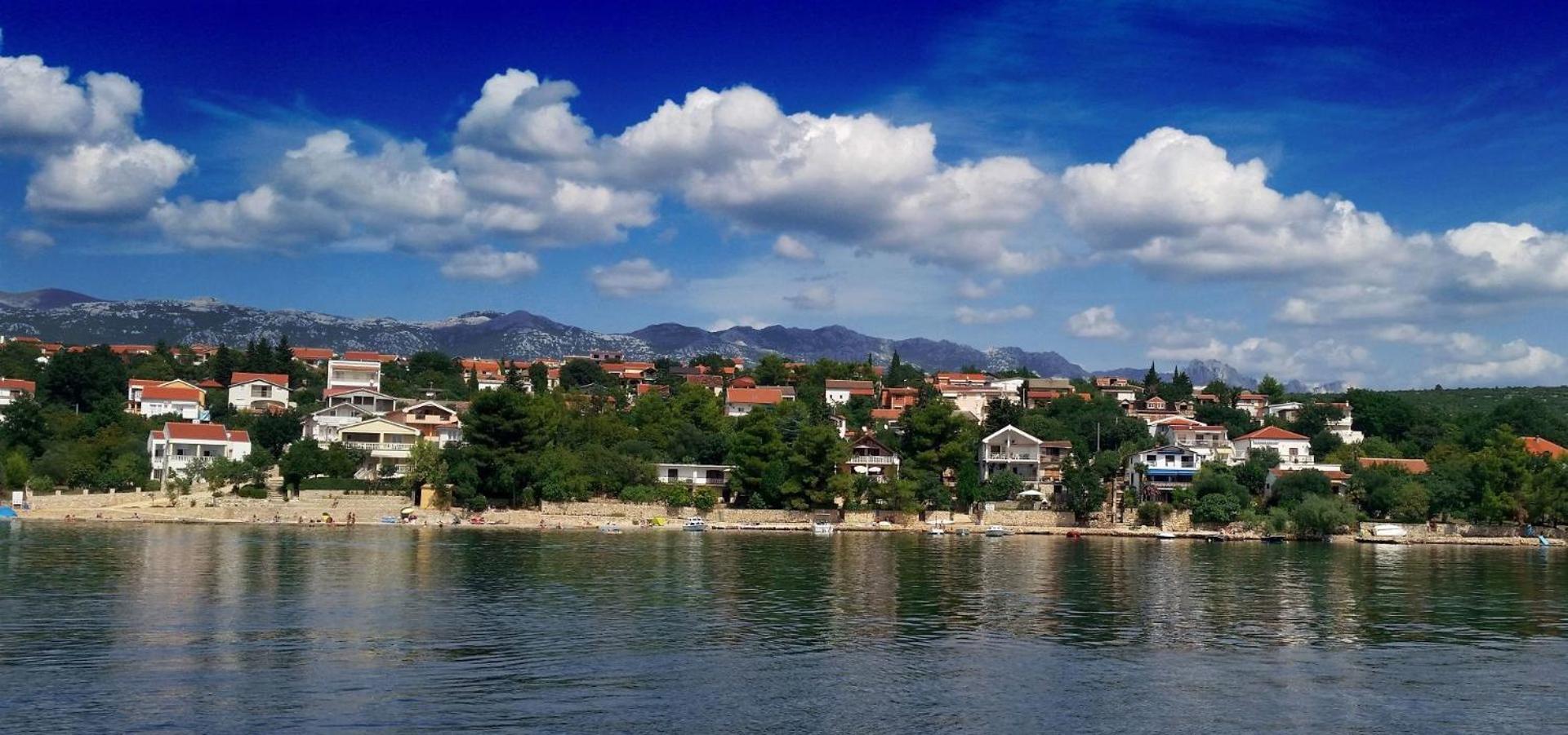 Apartments Dubravko Maslenica Bagian luar foto