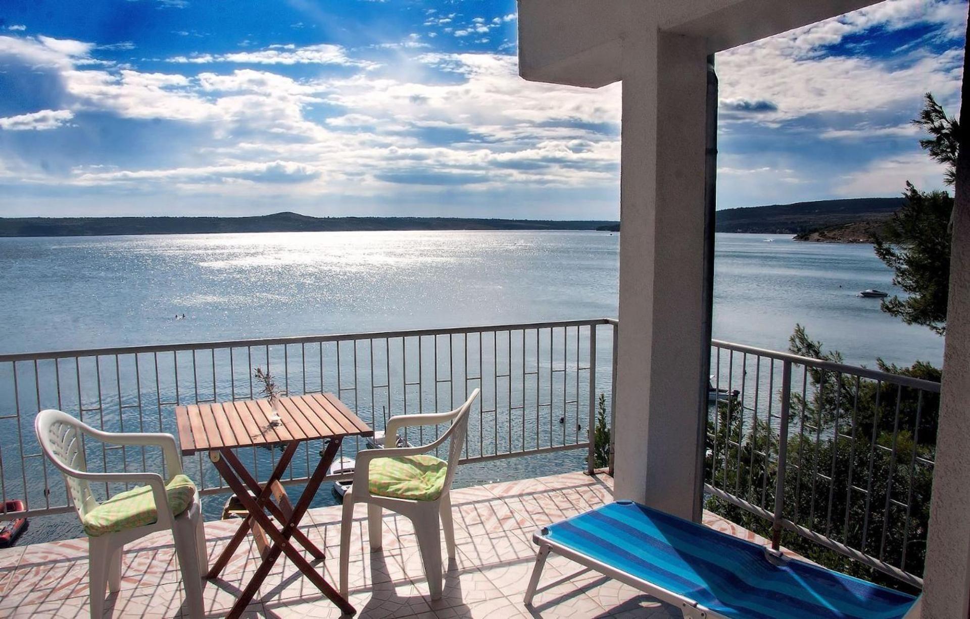 Apartments Dubravko Maslenica Bagian luar foto